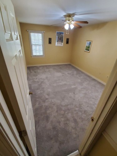 spare bedroom carpet 1.jpg
