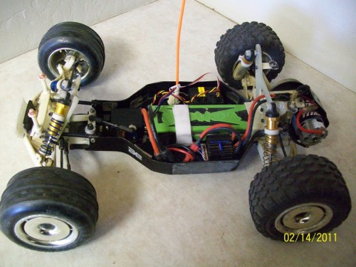 RC10T with electronics.JPG